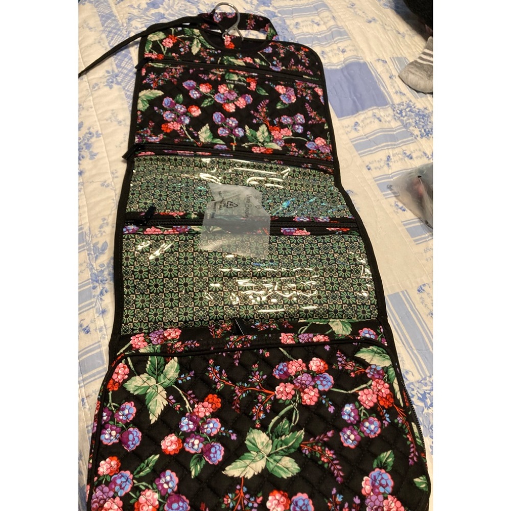 Vera Bradley Winterberry NWT Cosmetic/Toiletries Hanging organizer